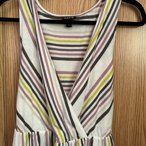 Torrid baby doll tank 2X EUC tie belt soft ribbed stripes white v-neck faux wrap - Picture 4 of 7
